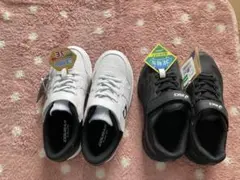 COUGAR ホワイトスニーカー 21cm & ASICS ブラックスニーカー