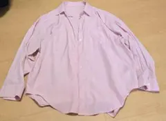 ピンクの長袖シャツのサムネイル