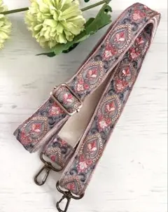 グレーハート柄インド刺繍リボンショルダーストラップ　スマホショルダー