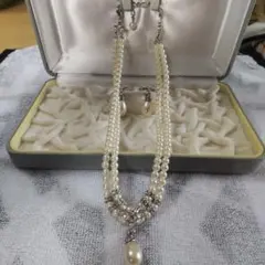 ネックレスとイヤリングセット