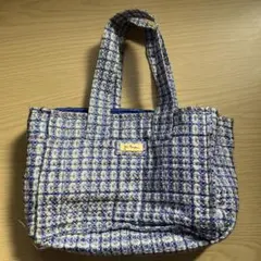 青と白のチェック柄バッグ