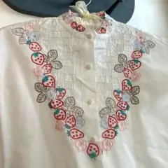 希少品　vintage いちご　刺繍　ブラウス　古着　ヴィンテージ フリル