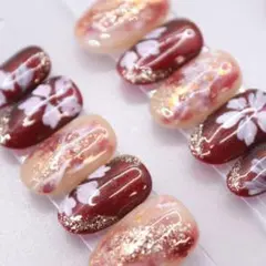 【618】ネイルチップSサイズ 赤　花柄　ベージュニュアンス 金箔ラメマグネット