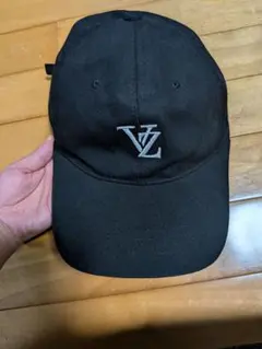 《値下げ》！VARZAR ベースボールキャップ ブラック刺繍ロゴのサムネイル