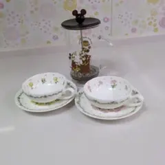 花柄ティーカップセットとミッキーマウスのティーサーバー