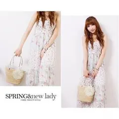 ベージュ かごバッグ　　花モチーフ付き