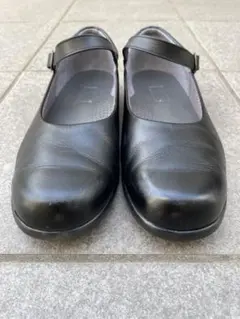 黒いレザー ストラップ付きフォーマルシューズ