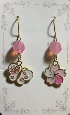 【SA220】桜と蝶々のチャームのハンドメイドピアス/イヤリング