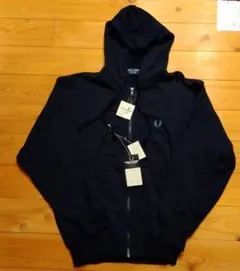 か*く様 未使用品　FRED PERRY フレッドペリー パーカー Mのサムネイル