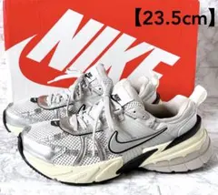 【美品✨】NIKE V2K RUN ナイキ V2K ラン シルバー 23.5cmのサムネイル