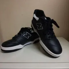 New Balance 550 ブラック/ホワイトスニーカー。幅はDサイズ
