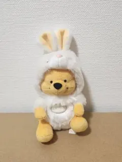 ディズニ ぬいぐるみバッチ くまのプーさん　2023うさぎ卯年