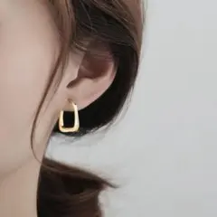 スクエア ひねり 台形 フープ ピアス ゴールド サージカルステンレス