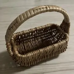 天然素材のハンドル付きバスケット