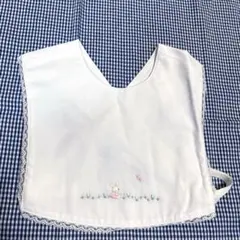 新品ファミリア　上品！　ウサギ刺繍 ホワイトスタイ　ヨダレカケ