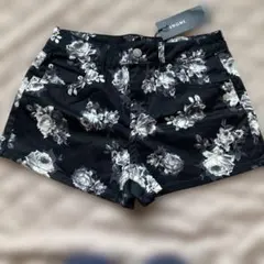 未使用タグ付き　INGNI バラ柄ショートパンツ　ブラック　Mサイズ