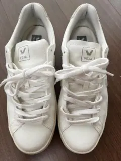 VEJA ホワイト スニーカーのサムネイル