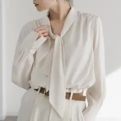 Noble ノーブル ロイヤルサテン ボウタイブラウス ホワイト