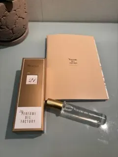 The PERFUME OIL FACTORY 21 Ambergris箱付き