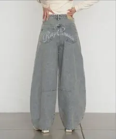RAY CASSIN バックプリントバレルデニムパンツ スカイブルー Mのサムネイル