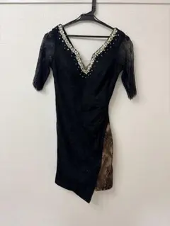 Jewelsビジュー付き黒レースドレス