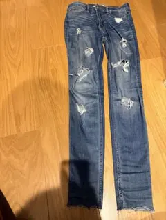 Hollister スキニーデニム ダメージ加工のサムネイル