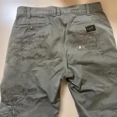 【美品】定価2万以上！キャリー　ダメージパンツのサムネイル