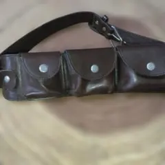 ブラウンレザーベルト。