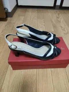REGAL パンプス バイカラー 23.5cmのサムネイル