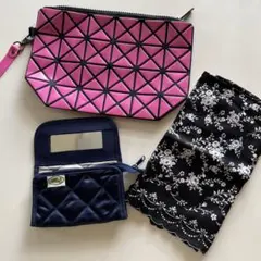 幾何学模様ピンクポーチとネイビー財布セット