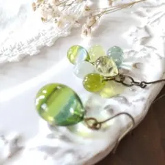 手作り雫ガラスのアシンメトリーピアス/イヤリング レモンイエロー アクアマリン