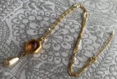 エレガントなゴールドネックレス