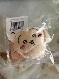 ちいかわ　うさぎだらけくじ　E賞:ぬいぐるみバッジ（ヤハ）