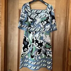 BCBGMAXAZRIA 半袖 スクエアネック ワンピース 総柄のサムネイル
