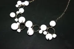 avon ヴィンテージ　ホワイトビーズとリングのネックレス　レトロ　エイボン