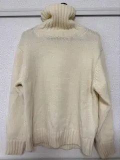 GU アイボリー タートルネックセーター