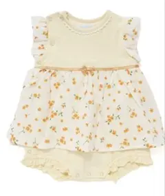 べべ　Bebe 花柄ロンパース・カバーオール クリーム色