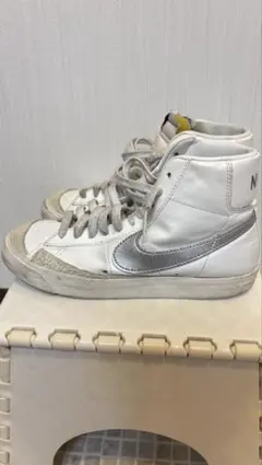 NIKE ブレーザー MID 77 ホワイト シルバー 23.5cm