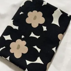 本日最終！三連休限定価格！お買い得！黒地 花柄 綿プリント生地