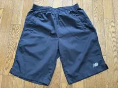 New Balance 黒 ショートパンツ