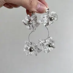 シルバー フラワー 透明感 ブライダル 結婚式 お呼ばれ 花 ピアス イヤリング