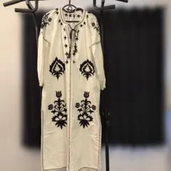 ZARA 刺繍入りホワイトロングワンピース