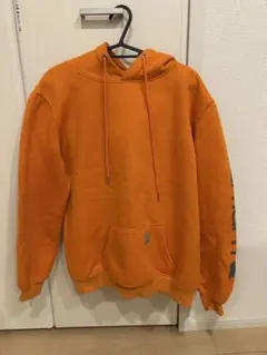 オレンジ パーカー