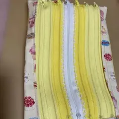 I オモシロイエロー・ホワイトファスナーいっぱいポーチ　ペンケース