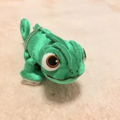 パスカル ラプンツェル 肩乗せ ぬいぐるみ カメレオン　ディズニーリゾート