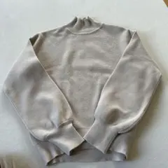 GU ベージュ ハイネック ニット Sサイズ