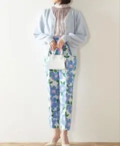 Tiara★カラーフラワープリントタックテーパードパンツのサムネイル