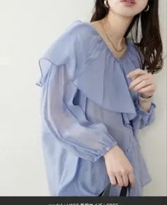 natural couture V開きフリルシアーブラウス　ブルーのサムネイル