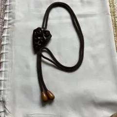 木製彫刻 ループタイ ブラウン