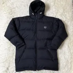 FRED PERRY 肉厚 ダウンジャケット 刺繍ロゴ フード ブラック Ｍ